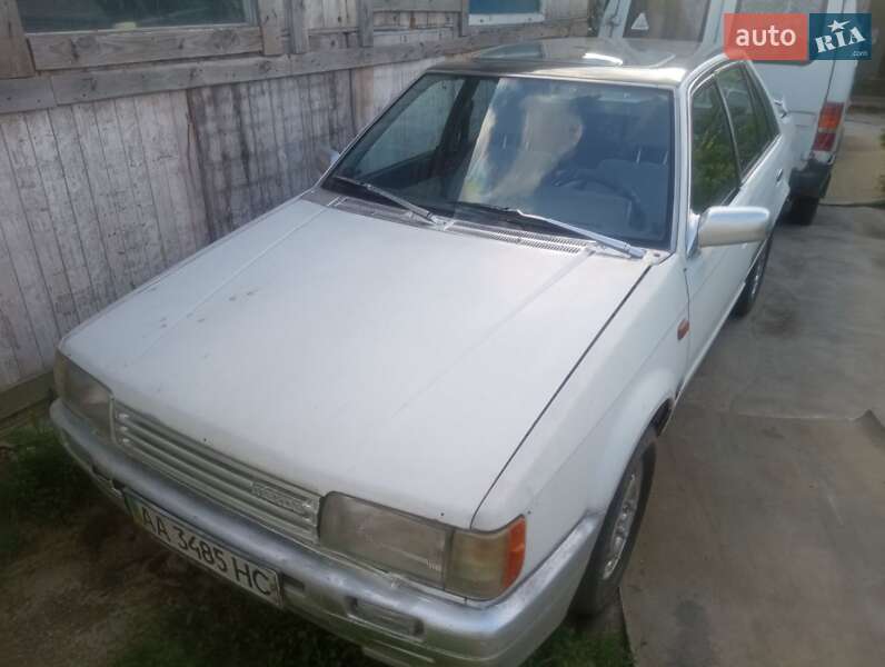 Седан Mazda 323 1987 в Обухове