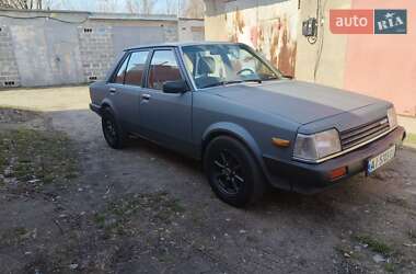 Седан Mazda 323 1984 в 