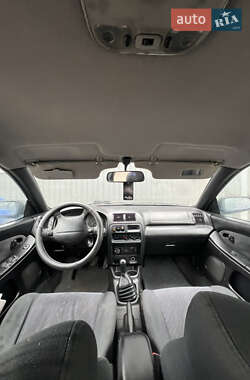 Хетчбек Mazda 323 1997 в 