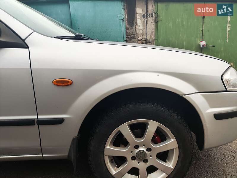 Хэтчбек Mazda 323 1998 в Светловодске