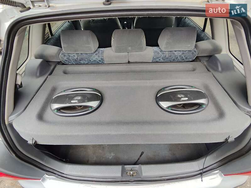 Хэтчбек Mazda 323 1998 в Светловодске