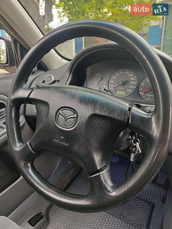 Хэтчбек Mazda 323 1998 в Светловодске