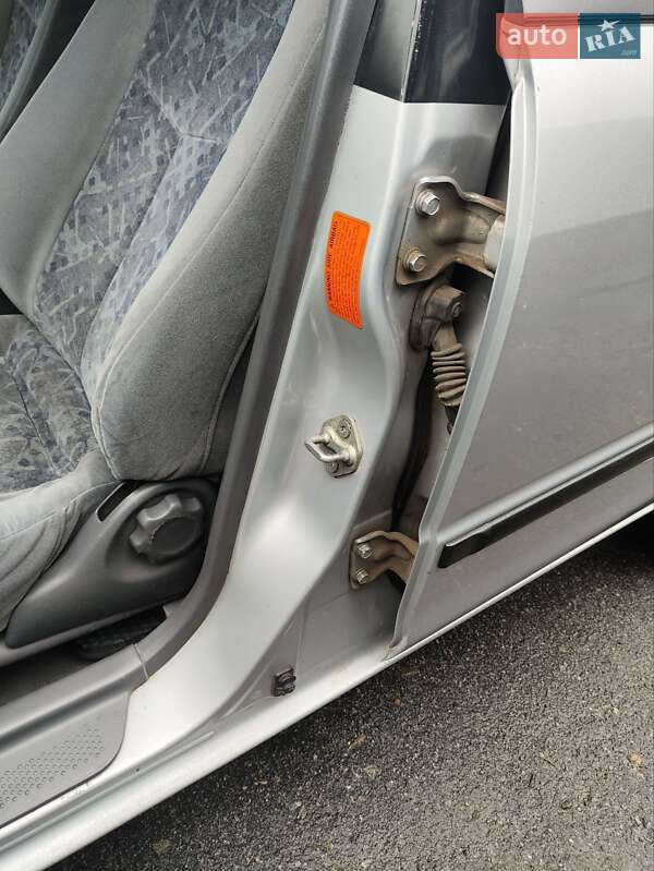 Хэтчбек Mazda 323 1998 в Светловодске