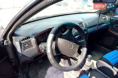 Хэтчбек Mazda 323 1998 в 