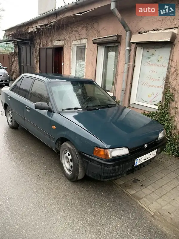 Седан Mazda 323 1994 в 