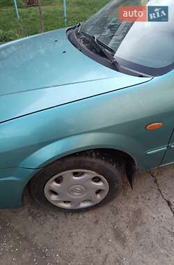 Хетчбек Mazda 323 2002 в 