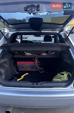 Хэтчбек Mazda 323 1998 в 