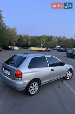 Хэтчбек Mazda 323 1998 в 