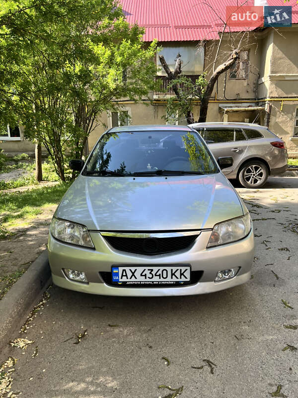 Седан Mazda 323 2001 в 
