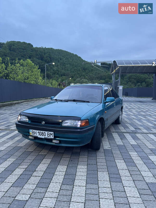 Седан Mazda 323 1995 в 