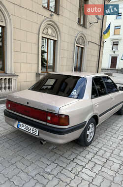 Седан Mazda 323 1995 в 