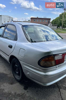 Седан Mazda 323 1998 в 