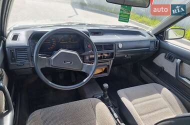 Хетчбек Mazda 323 1987 в 