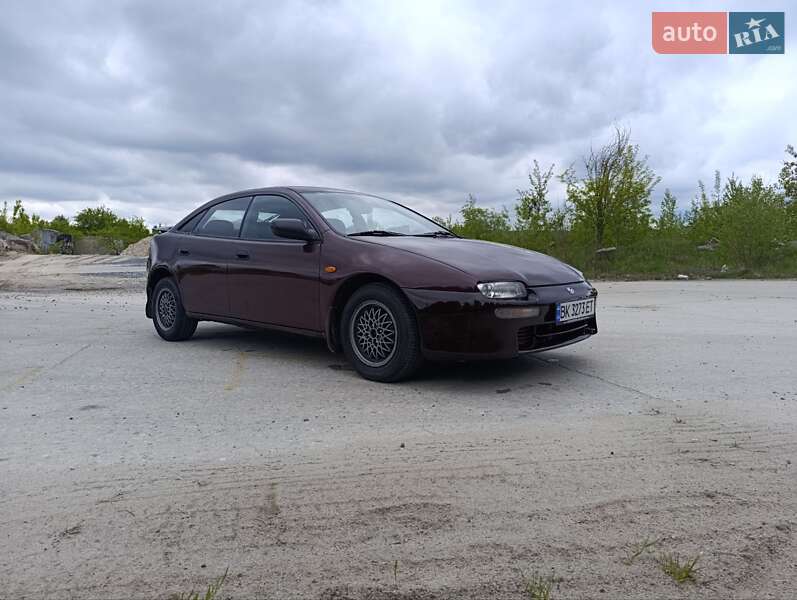Хэтчбек Mazda 323 1997 в Нетешине
