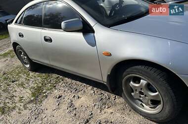 Хэтчбек Mazda 323 1997 в 