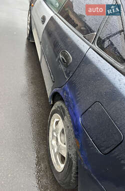 Хетчбек Mazda 323 1998 в Чернівцях