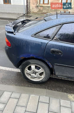 Хетчбек Mazda 323 1998 в Чернівцях