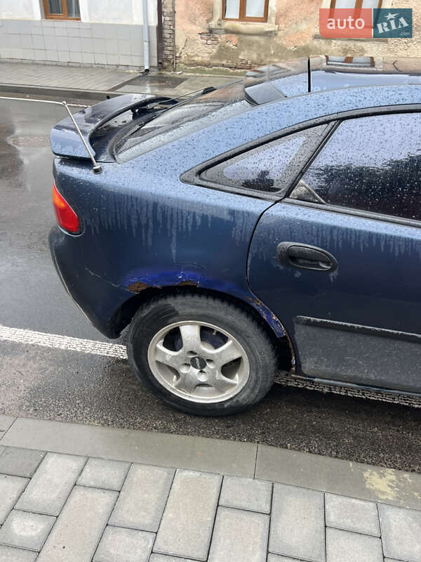 Хетчбек Mazda 323 1998 в Чернівцях