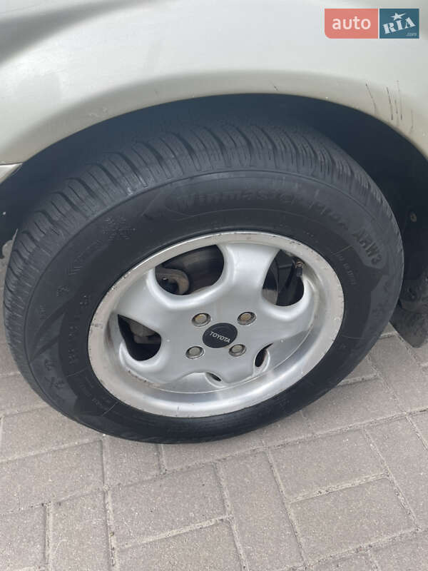 Седан Mazda 323 1998 в Черкасах