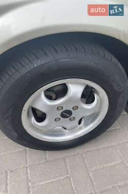 Седан Mazda 323 1998 в 