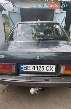 Седан Mazda 323 1986 в 