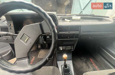 Седан Mazda 323 1986 в 