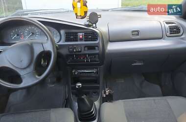 Седан Mazda 323 1995 в Киеве
