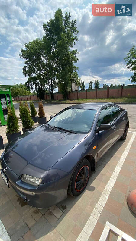 Седан Mazda 323 1998 в Киеве