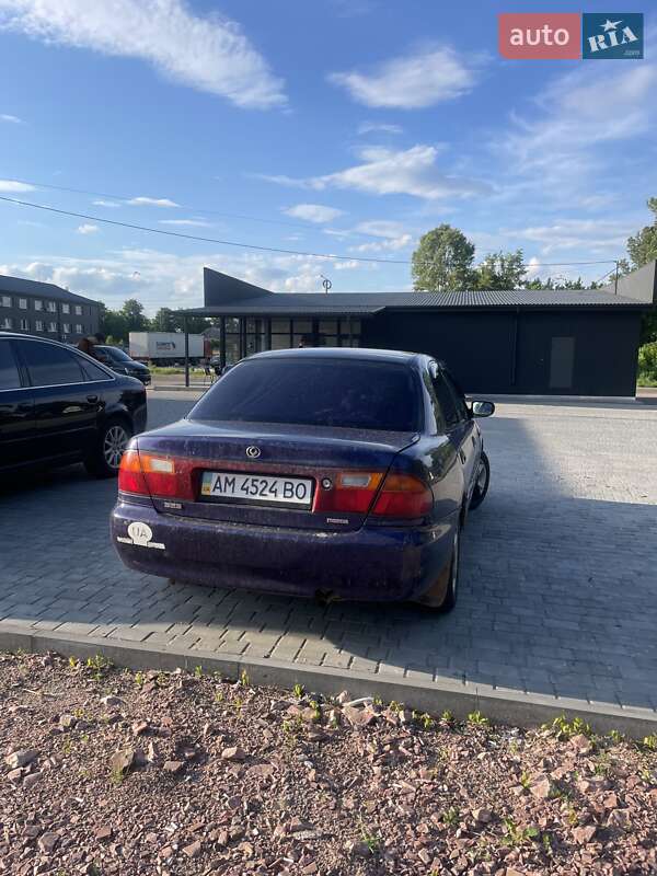 Седан Mazda 323 1995 в Киеве