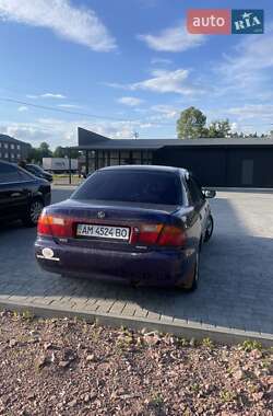 Седан Mazda 323 1995 в 