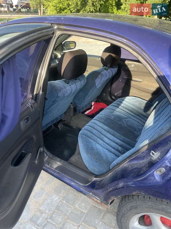 Седан Mazda 323 1995 в Киеве