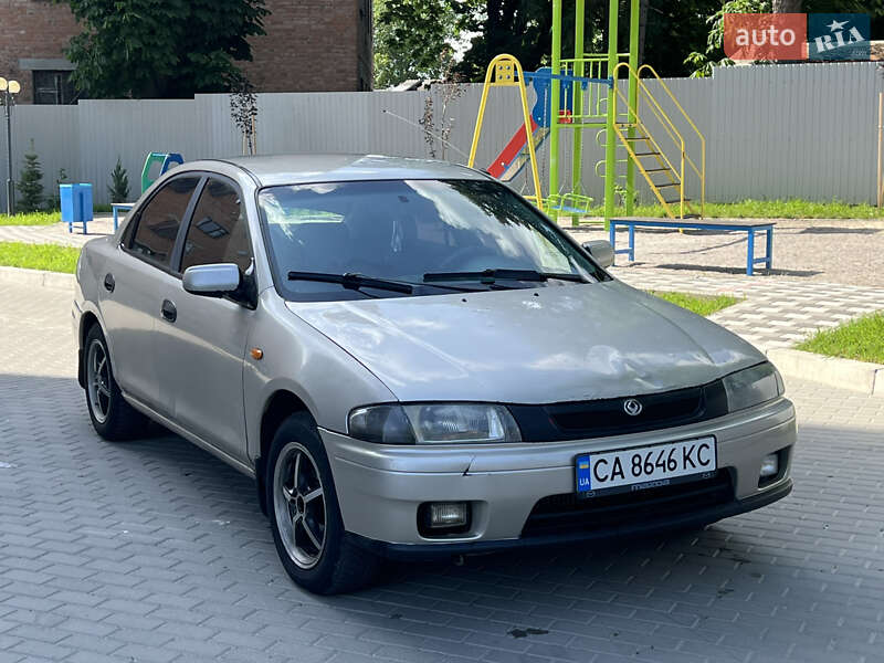 Седан Mazda 323 1998 в 