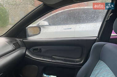 Хэтчбек Mazda 323 1998 в 