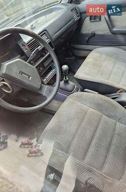 Хэтчбек Mazda 323 1987 в 