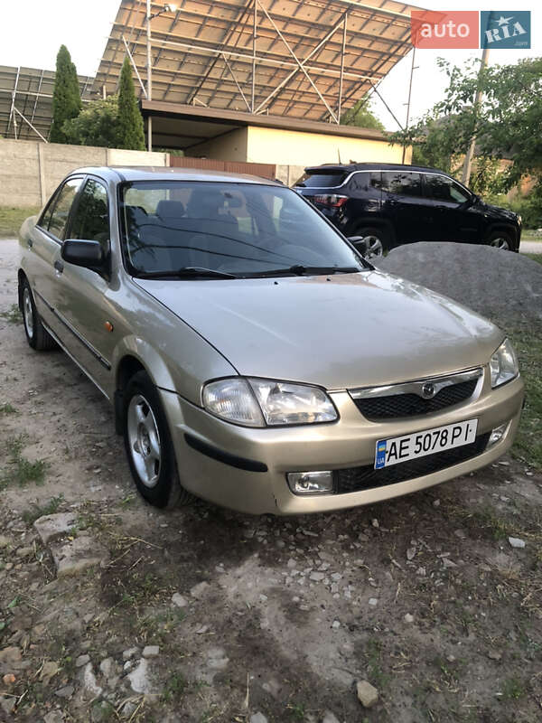 Седан Mazda 323 1998 в Днепре