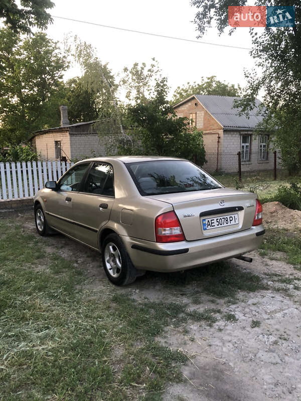 Седан Mazda 323 1998 в Днепре