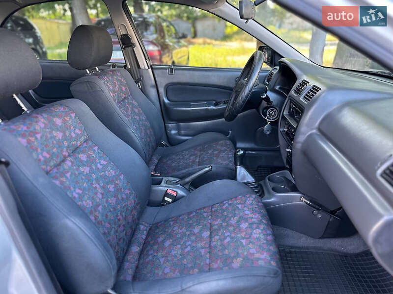 Седан Mazda 323 1998 в Белой Церкви
