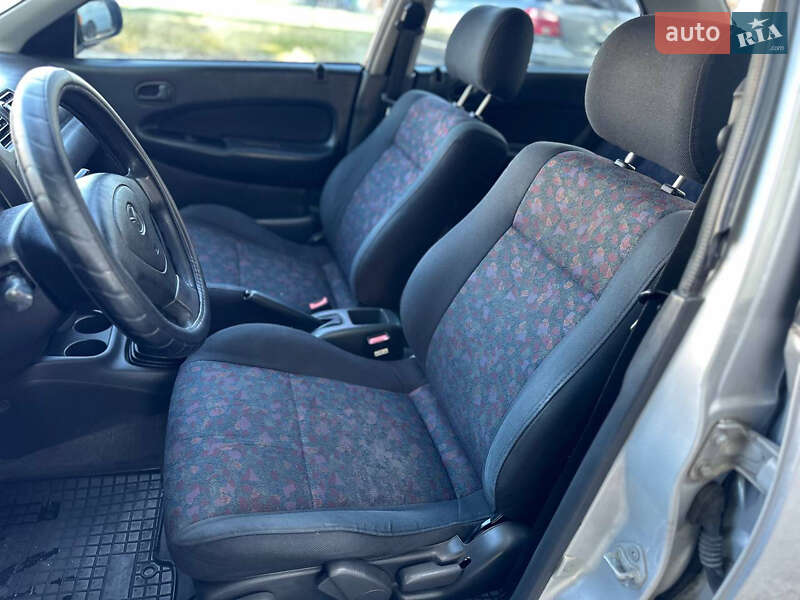 Седан Mazda 323 1998 в Белой Церкви