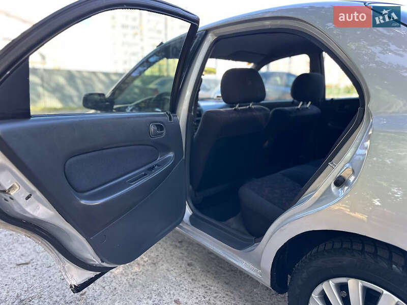 Седан Mazda 323 1998 в Белой Церкви