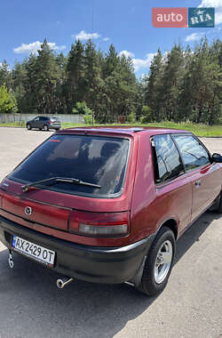 Хэтчбек Mazda 323 1990 в 