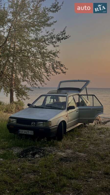 Хэтчбек Mazda 323 1987 в 