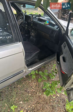 Хэтчбек Mazda 323 1988 в 