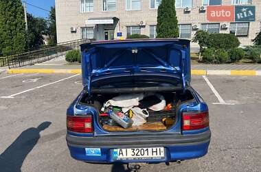 Седан Mazda 323 1991 в 