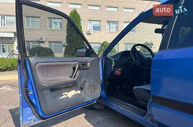 Седан Mazda 323 1991 в 