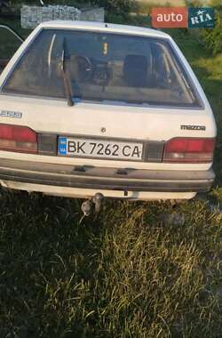Хэтчбек Mazda 323 1989 в 