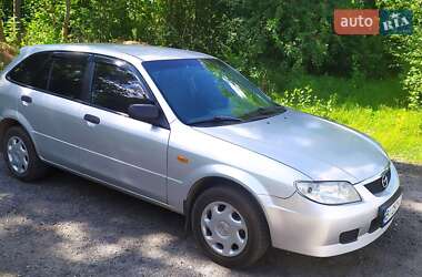 Хэтчбек Mazda 323 2003 в 