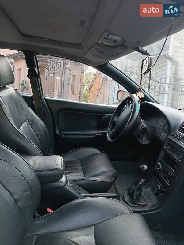 Mazda 323 1997