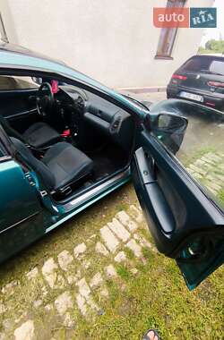 Хэтчбек Mazda 323 1996 в 