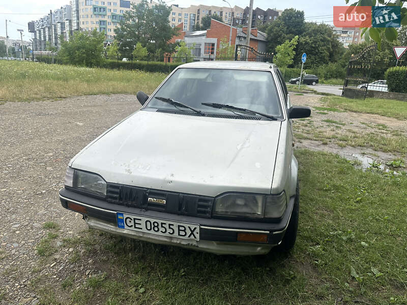 Седан Mazda 323 1989 в Черновцах