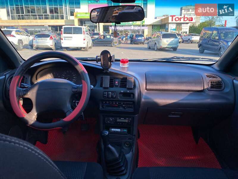 Седан Mazda 323 1996 в Ровно